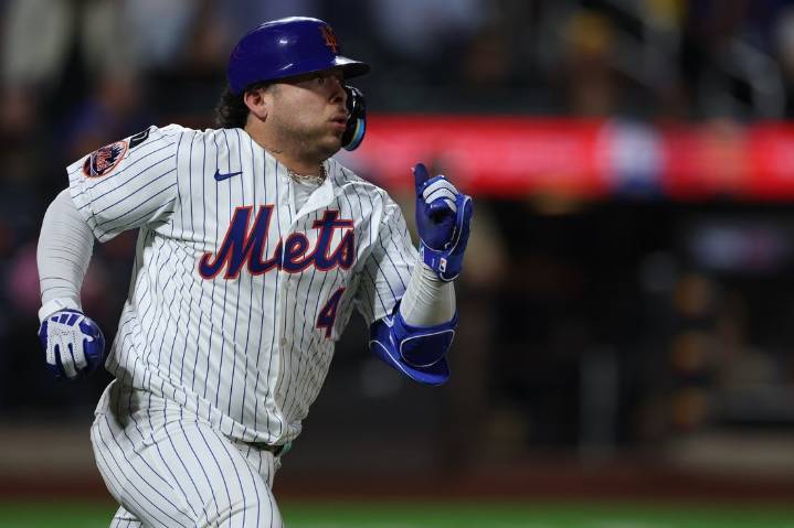 Deadspin | Clinging to final wild card, Mets chase series win vs. Padres