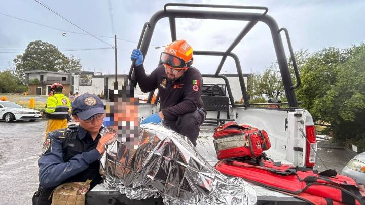 Menor de 13 años es rescatado tras ser arrastrado por el río Pesquería en Escobedo