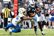 Raiders grades: Running game stalls in loss to Chargers on ‘Monday Night Football’
