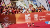 Un sprint de infarto corona a la campeona saguntina de triatlón