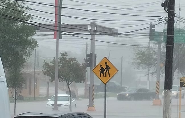 En dos horas se acumulan 4.2 pulgadas de lluvia; autoridades despliegan operativo de apoyo
