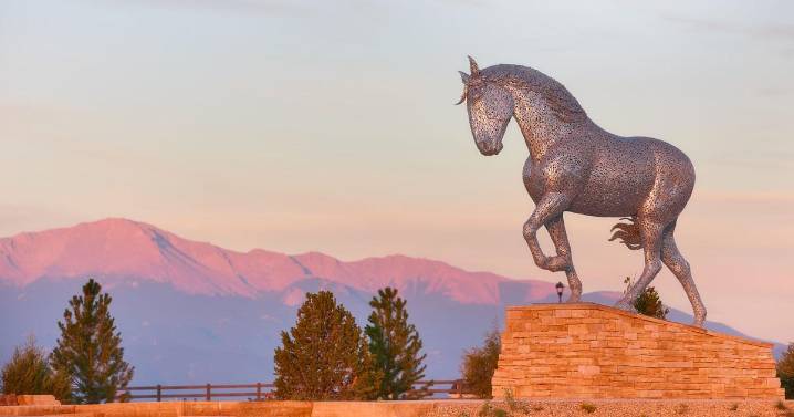 World renowned artist creates new Colorado Springs sculpture