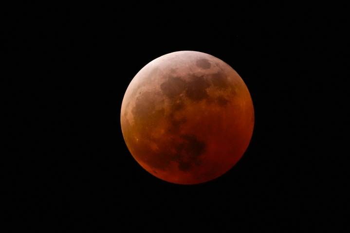September 2025 celestial events: Blood Moon, Saturn opposition, fall equinox