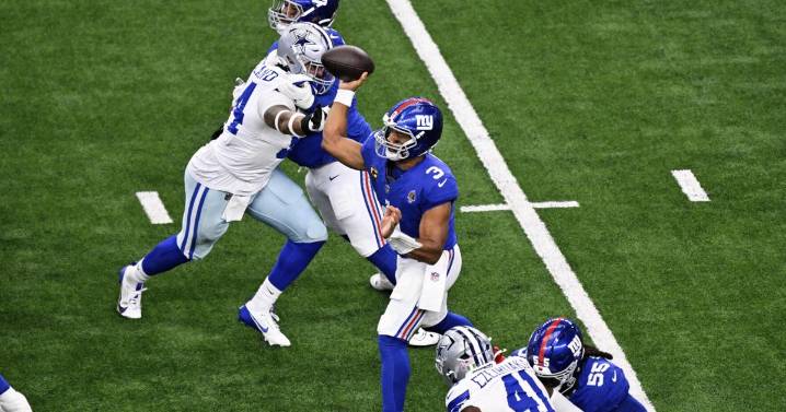 Giants offensive tackle James Hudson has 4 penalties in 6 snaps on opening drive against Cowboys