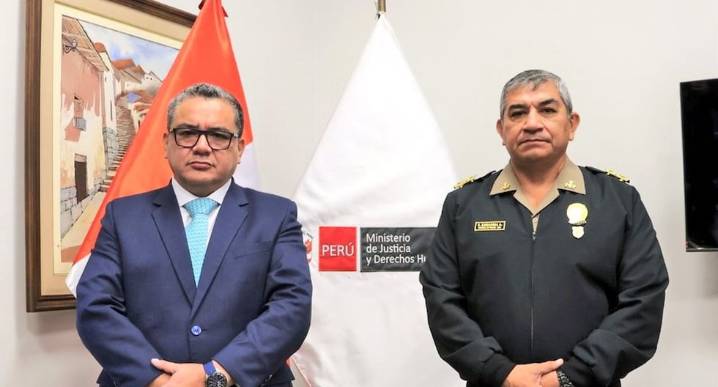 Juan José Santiváñez se reúne con Víctor Zanabria, comandante general PNP suspendido del cargo por el Poder Judicial 