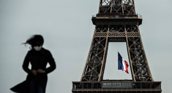 Por paridad de género, autoridades de París corregirán “error histórico” en torre Eiffel