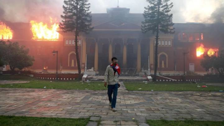 Las impactantes imágenes de las protestas que sacuden a Nepal