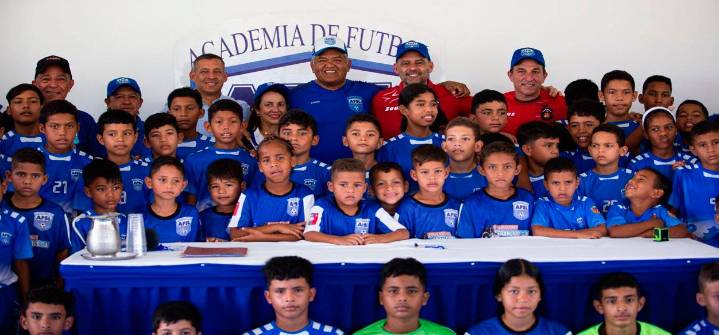 Caracas FC y Academia San Luis firman convenio de cooperación