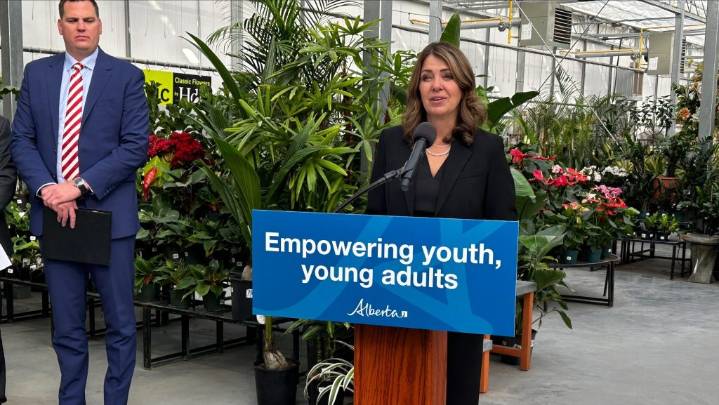 Alberta announces new incentive aimed to help businesses hire new young workers