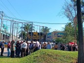 Transportistas bloquean calzada Ignacio Zaragoza, en Peñón, denunciando aumento de robos; caos vial 