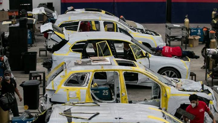 Producción de autos cae 0.78% y exportaciones suben 1.41%