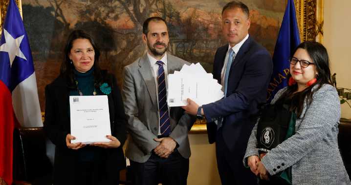 Gobierno confirma que nuevo presupuesto no tiene histórica "glosa republicana" para próximo gobierno