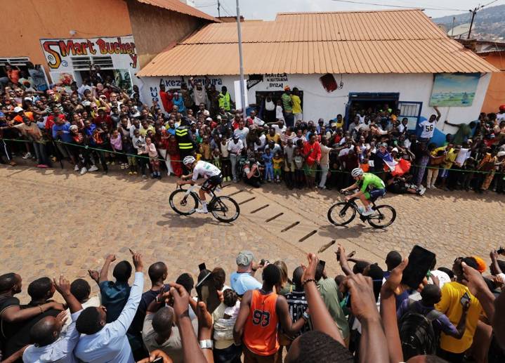 Isaac del Toro séptimo en última etapa de Mundial de Ciclismo