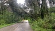 Lluvias bloquean caminos en Omitlán y Metztitlán