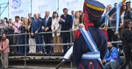 En 16 fotos | Así fue el multitudinario desfile por el 121° aniversario de Neuquén en el este de la ciudad