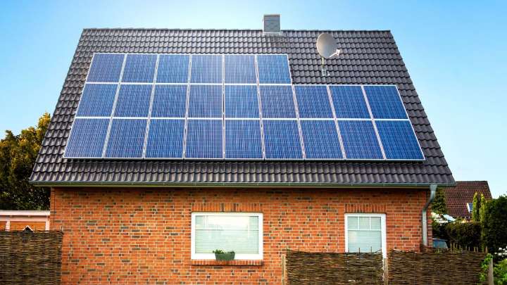 Si vive en una casa pequeña, esta es la cantidad de paneles solares que necesita para que sus electrodomésticos funcionen