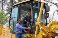Más de 2.000 vecinos se beneficiarán con la obra de pavimentación del acceso al Mercofrut en Barrio El Salvador