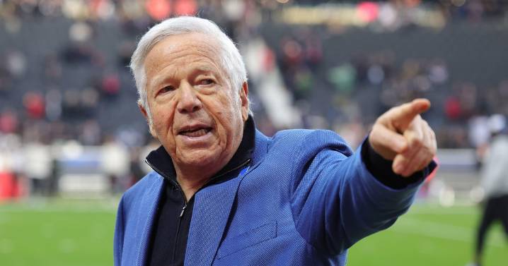 Robert Kraft reportedly selling off 8% of New England Patriots