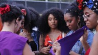 Así protegerán a las mujeres en Cali durante la celebración de Amor y Amistad; conozca las líneas de atención