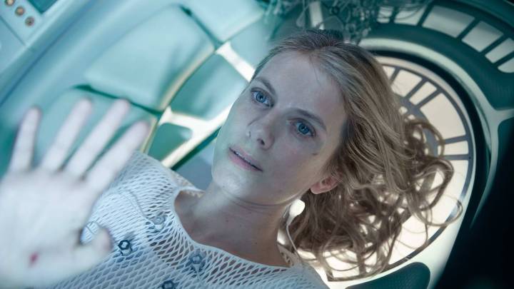 10 Perfectly Contained Sci-Fi Movies That Take Place in a Single Location
