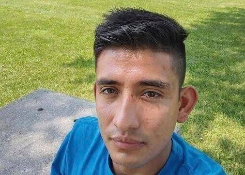 Va a la comisaría a denunciar un asalto en el que casi muere; es arrestado y puede ser deportado