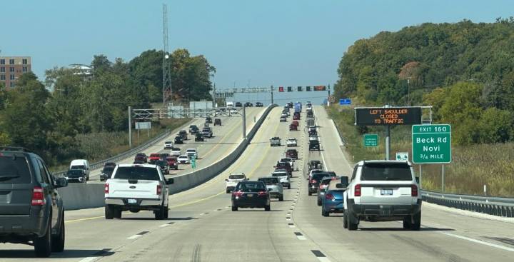 Report: 2 dead after early morning crash on I