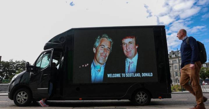 El Congreso de EEUU recibe la felicitación de que Trump negó haber enviado a Epstein