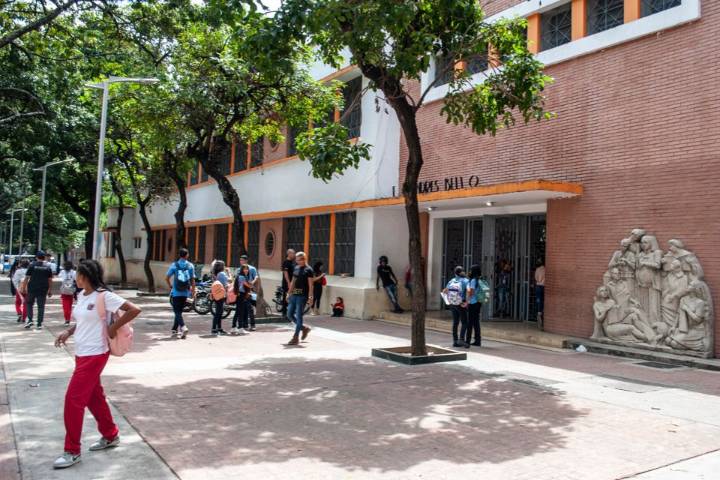 Reinsertar no basta: expertos alertan que desescolarización exige cambios estructurales