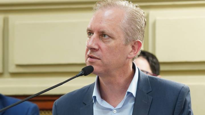 Un convenio millonario que genera sospechas