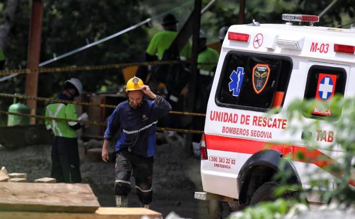 Rescatan a 23 trabajadores de una mina de oro tras derrumbe en Colombia