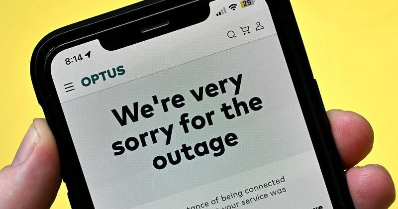 Optus boss answers calls to quit as outage fiasco grows