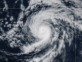 Hurricane Kiko weakening, expected to head north of Hawaii