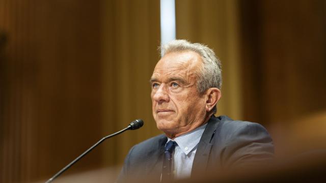 Kennedy's vaccine advisers weigh COVID-19 shot recommendations