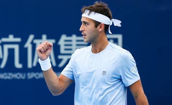 Festeja el tenis argentino: Etcheverry dio otro gran paso en el ATP de Hangzhou