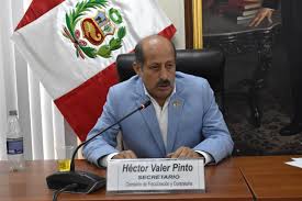 Piden que la Comisión de Ética evalúe incidente de congresista Héctor Valer con periodista