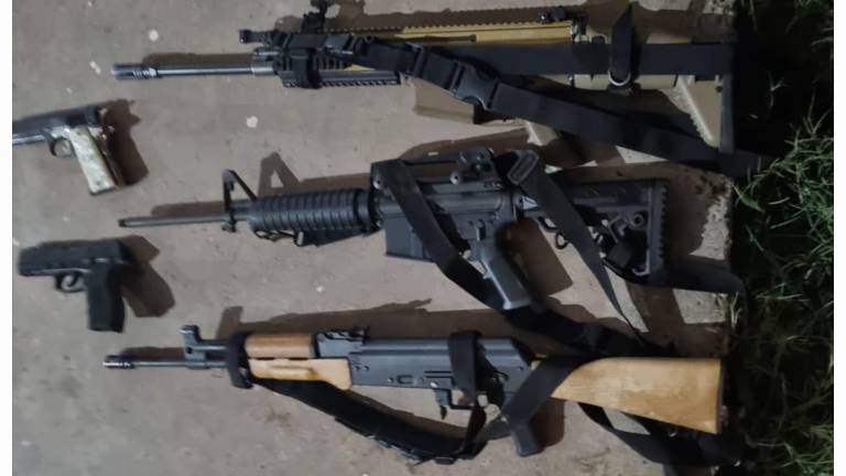Marina detiene a 4 hombres armados con drogas y arsenal en Navolato