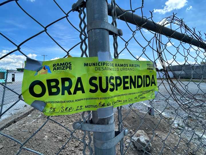 Clausuran obra irregular en la colonia Armillita de Ramos Arizpe tras retiro de parabús