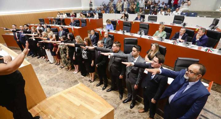 Rinden protesta nuevos jueces y magistrados de Sonora ante el Congreso del Estado