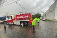 Lluvia deja inundaciones y caída de árboles