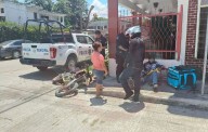 Repartidor lesionado en choque; responsable huyó