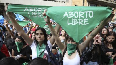 Más de medio centenar de mujeres marchan en Bogotá por el acceso «pleno y legal» al aborto
