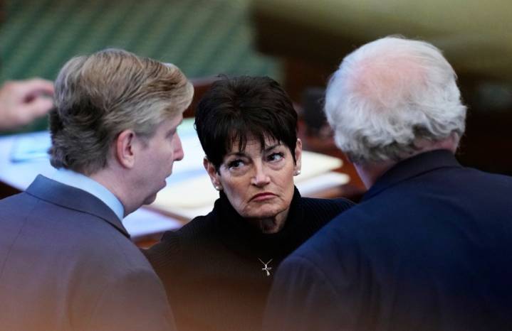 Texas lawmakers approve letting private citizens sue abortion pill providers