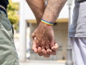 Por primera vez en Chile un matrimonio homoparental logra adoptar a un niño