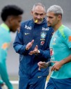 ¿Perdió la esencia? En la práctica de Brasil ya no se habla portugués: el asistente de Ancelotti que se hizo viral por sus indicaciones