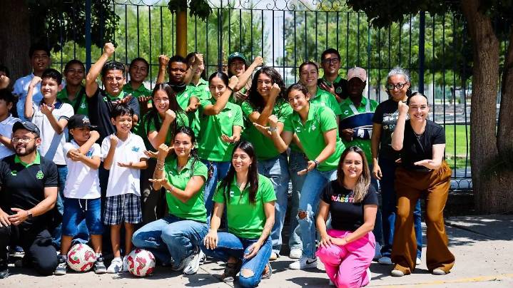 Santos Femenil visitó el Instituto Lagunero de la Audición y el Lenguaje