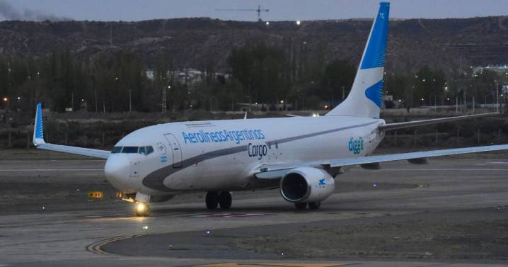 Prueba piloto: cuánto durarán los vuelos de carga de Aerolíneas Argentinas y Mercado Libre a Neuquén