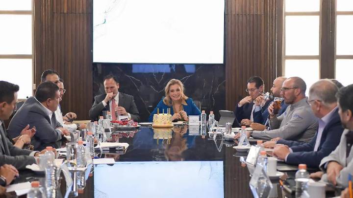 Festejan cumpleaños de Maru Campos en Palacio de Gobierno