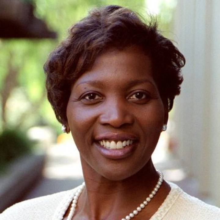 Jueza frena por ahora despido de Lisa Cook de la Fed ordenado por Trump