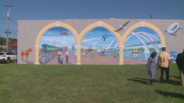 New mural called 'Arches' unveiled in Bettendorf