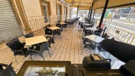 Una marca de salsas se compromete a costear la reparación de un bar quemado por no tener mayonesa